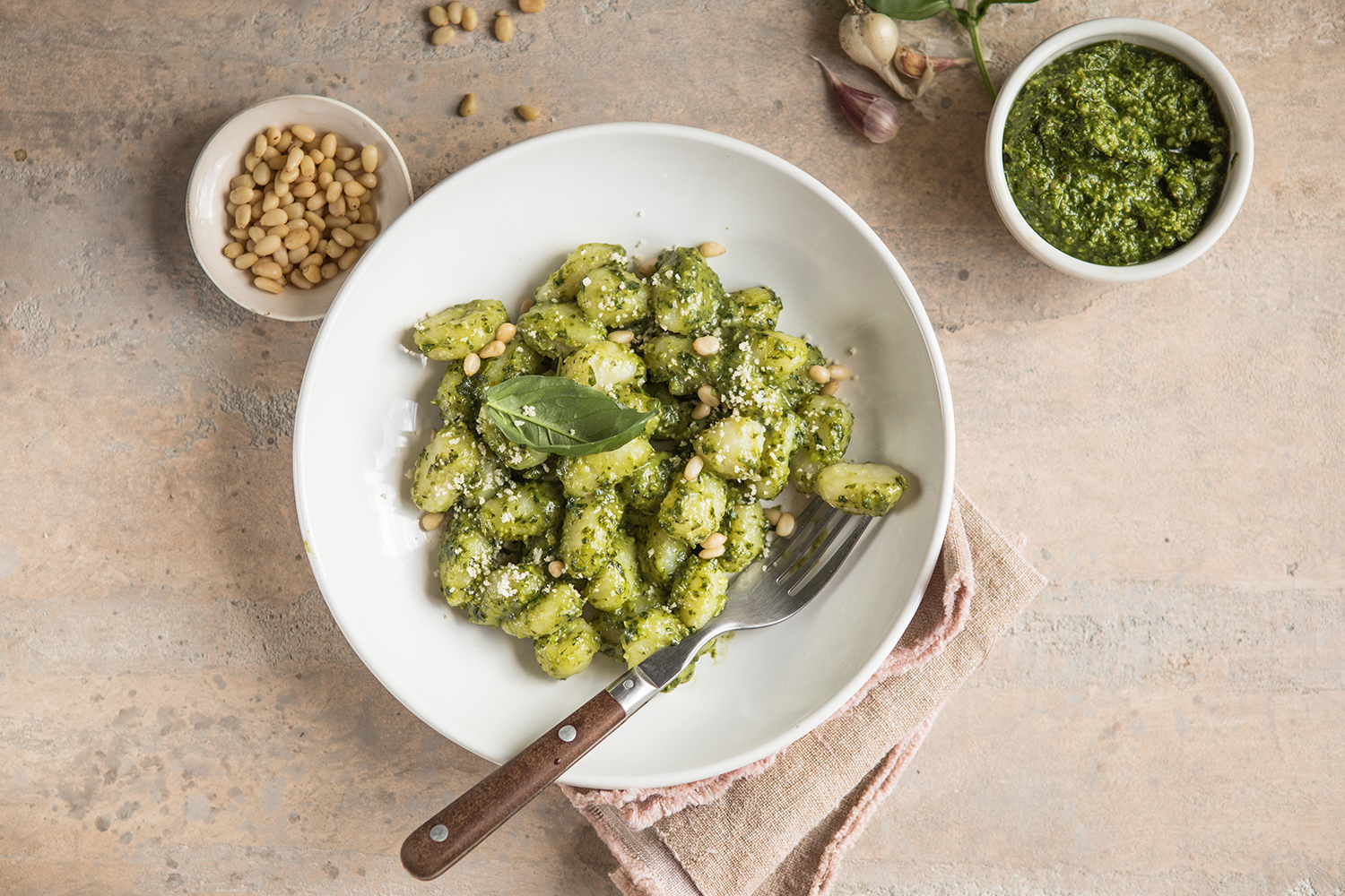Selbstgemachte Gnocchi mit Pesto