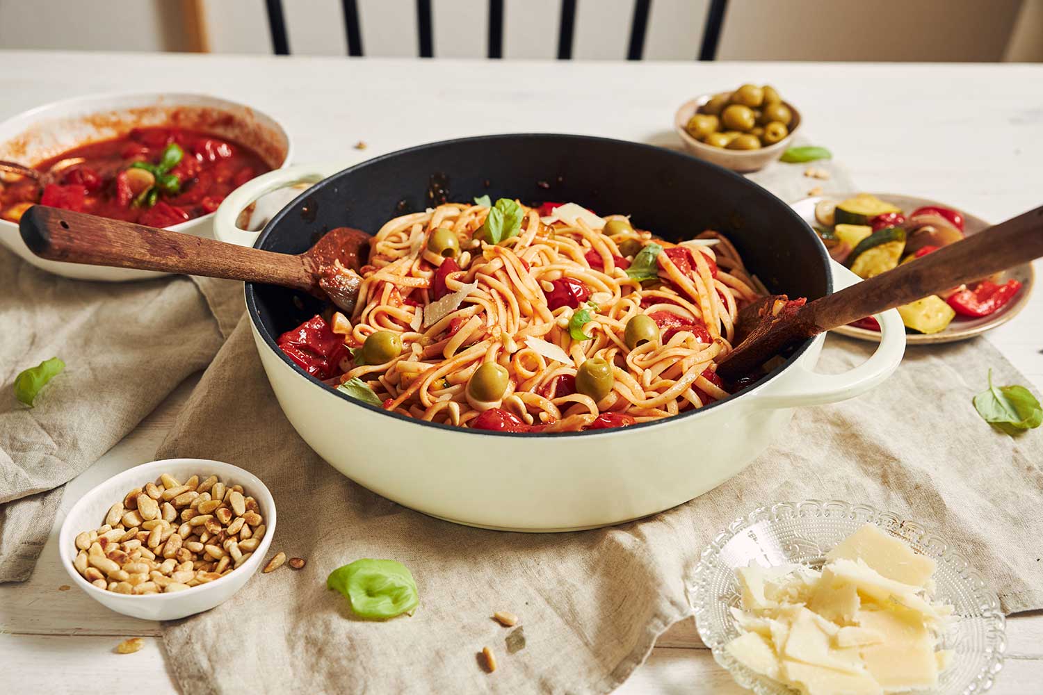 Linguine Nester mit Tomaten-Ratatouille