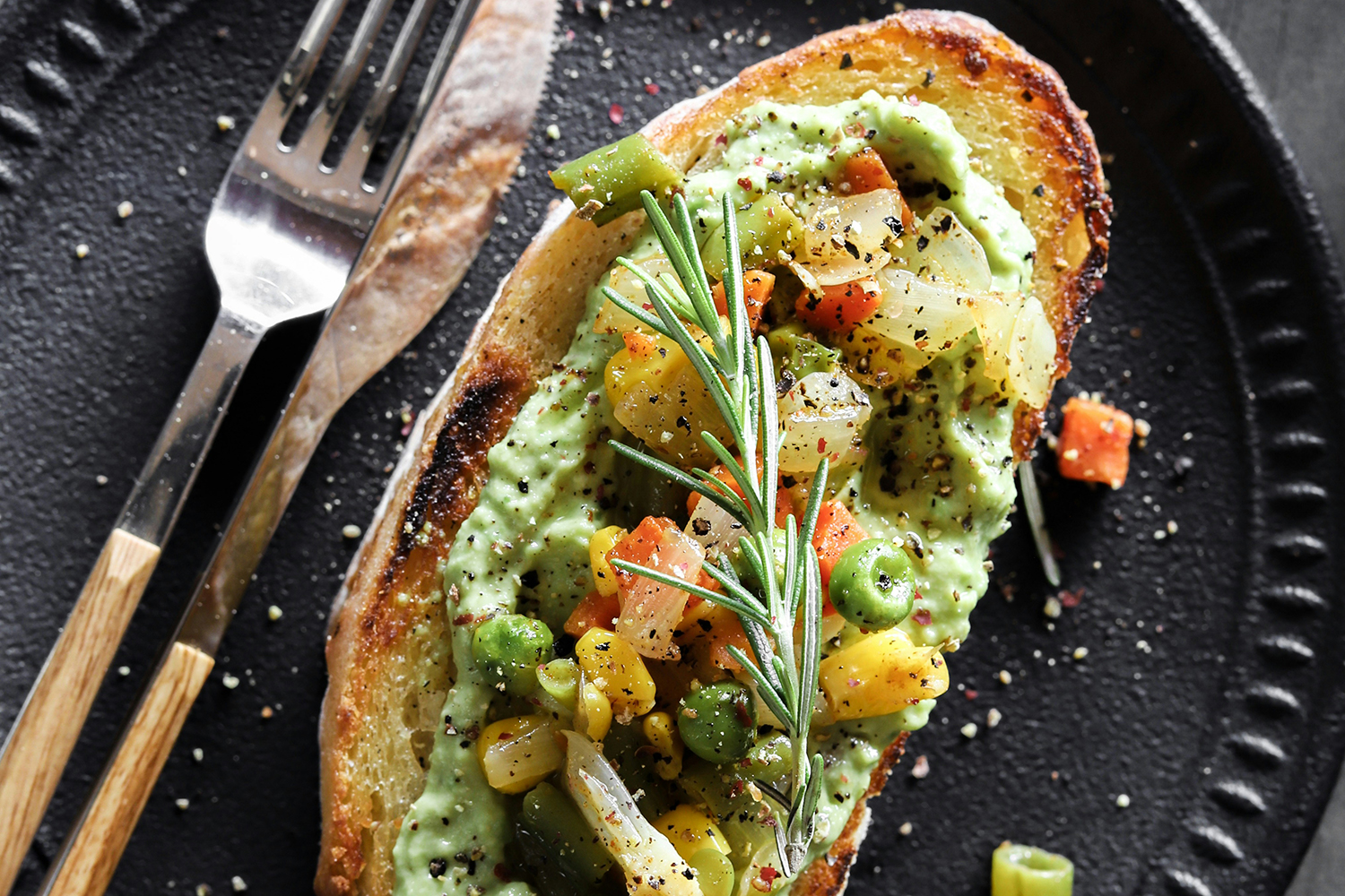Avocado-Gemüse-Brot
