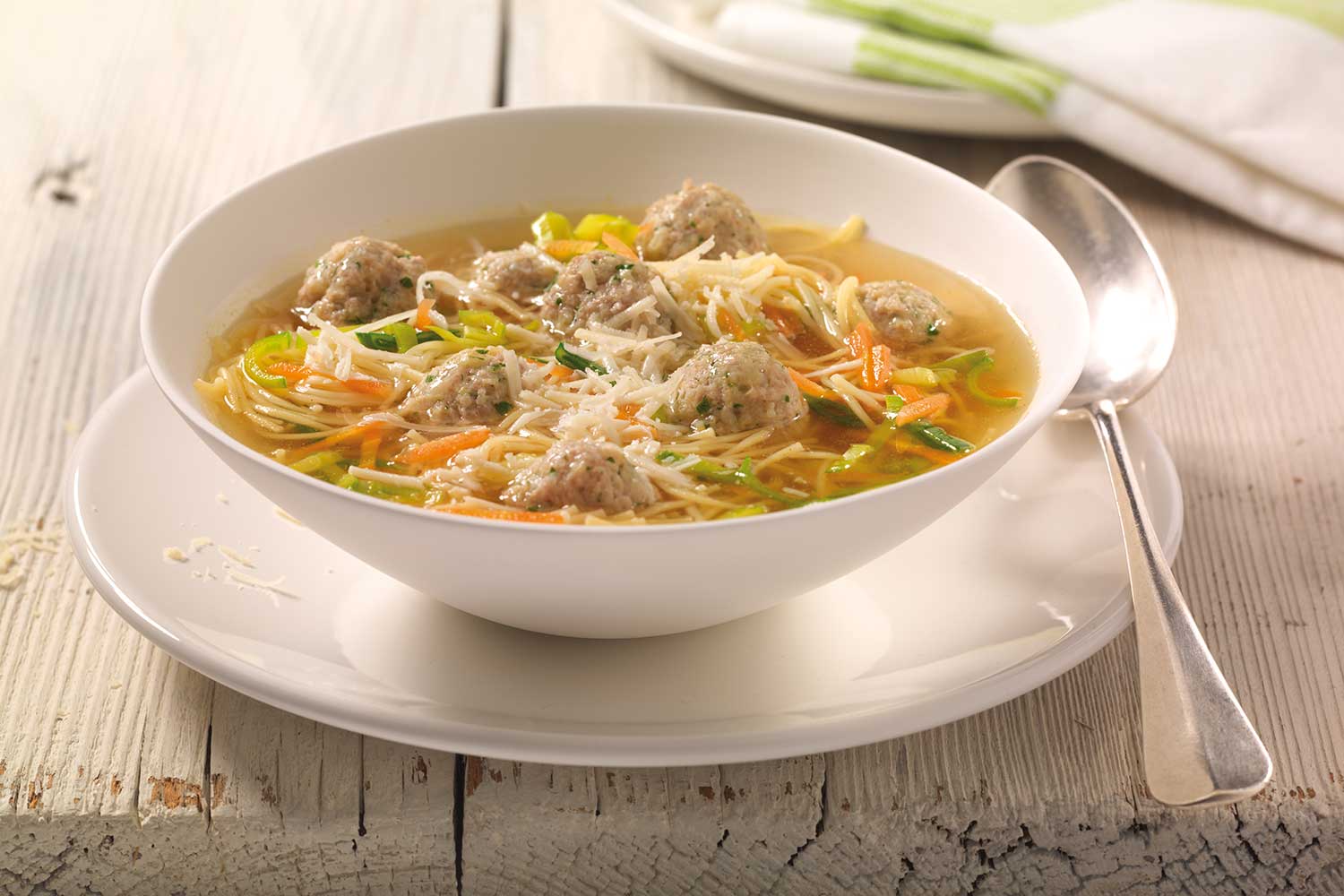 Nudelsuppe mit Kalbfleischnockerl