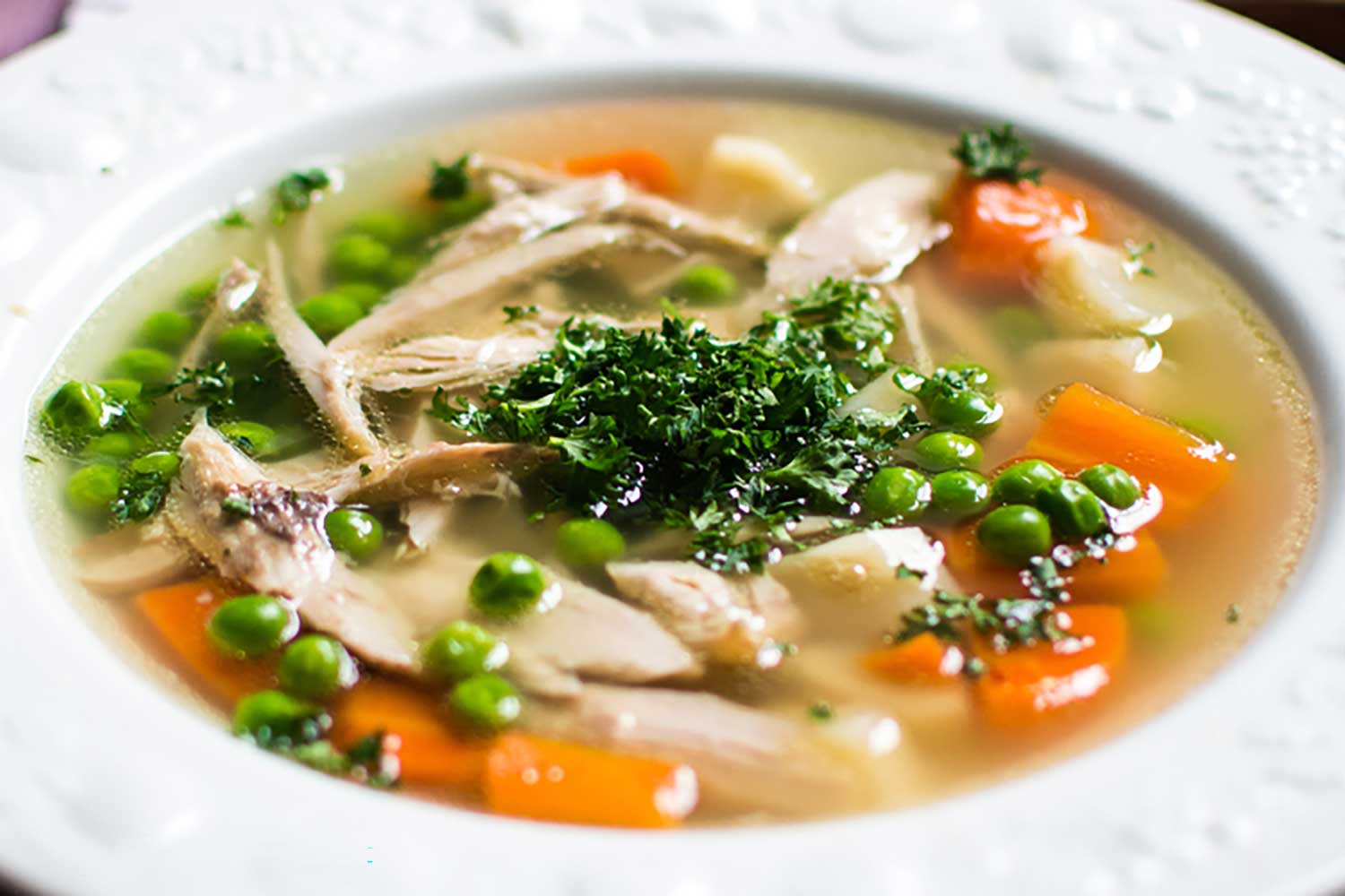 Deftige klare Hühnersuppe