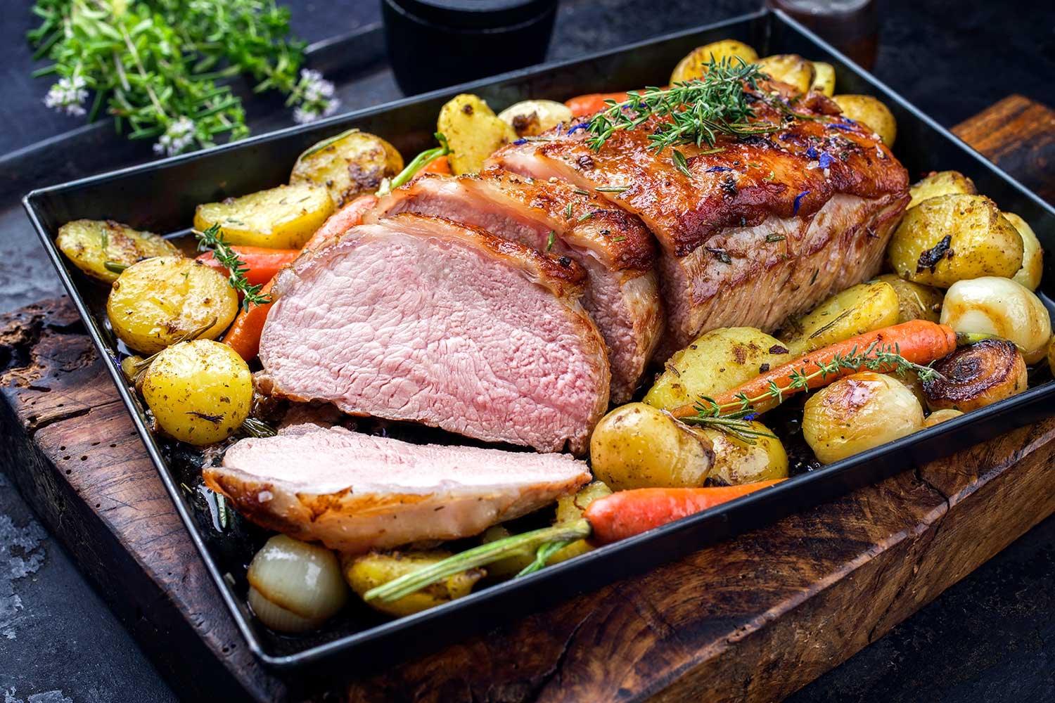 Kalbsbraten aus dem Ofen mit Blechgemüse