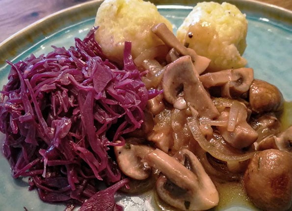 Vegane Kartoffelknödel mit Pilzsoße