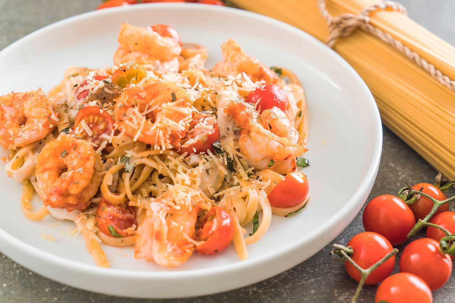 Garnelen-Pasta und Schmortomaten