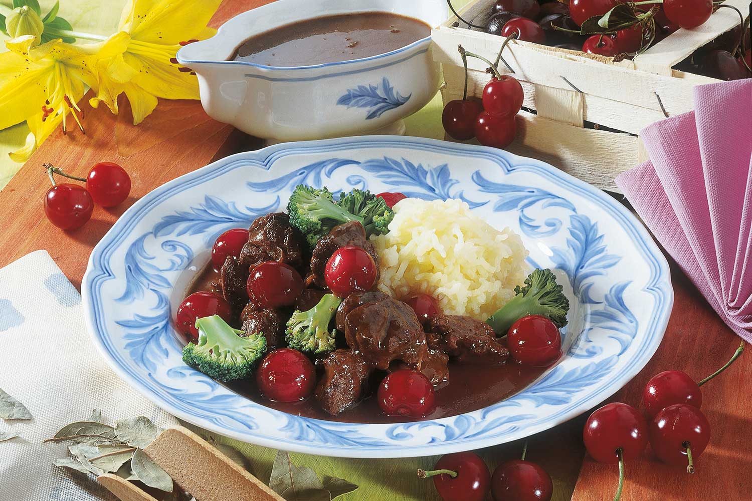 Rehragout mit Kirschsoße