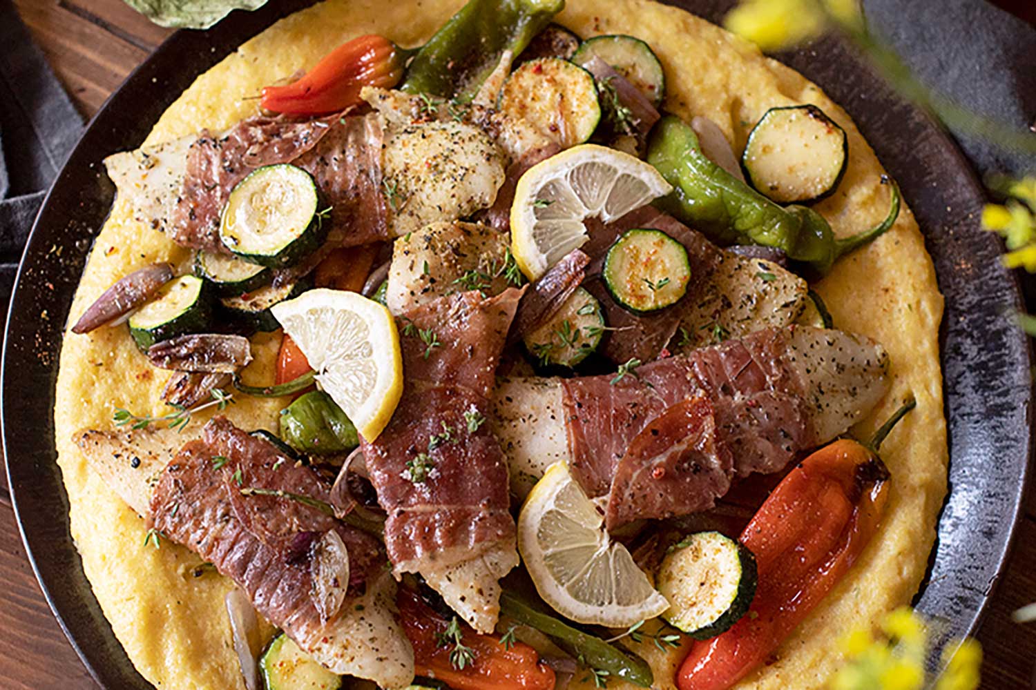 Fisch Saltimbocca auf cremiger Polenta