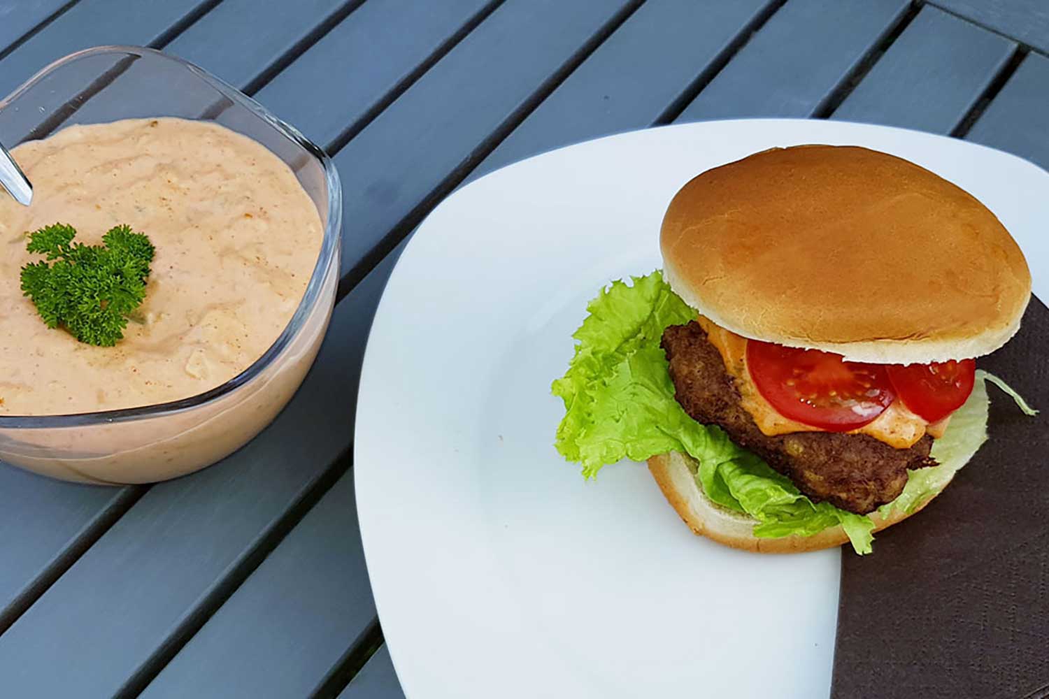 Burger mit selbstgemachter Soße